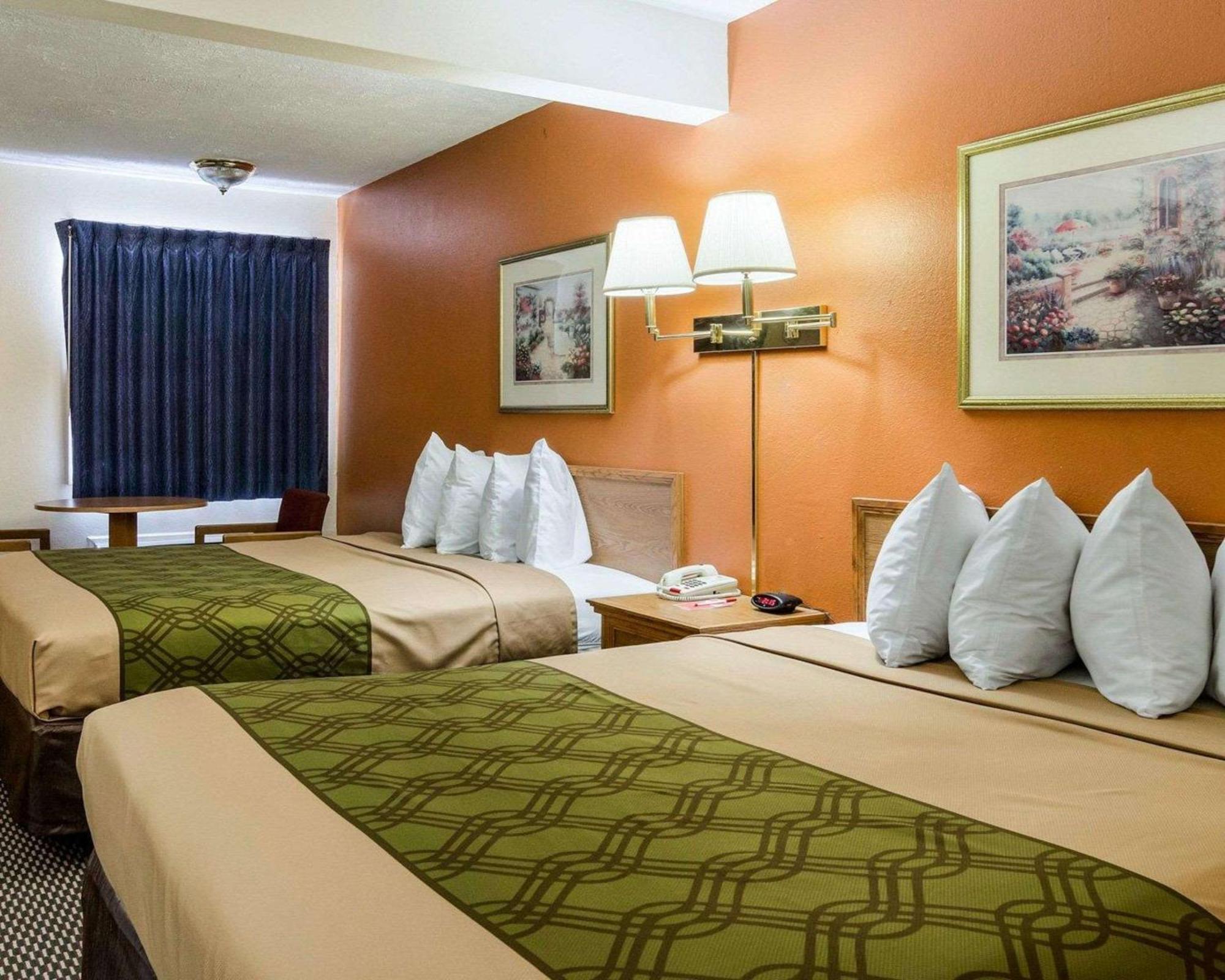 Econo Lodge University Лоренс Экстерьер фото