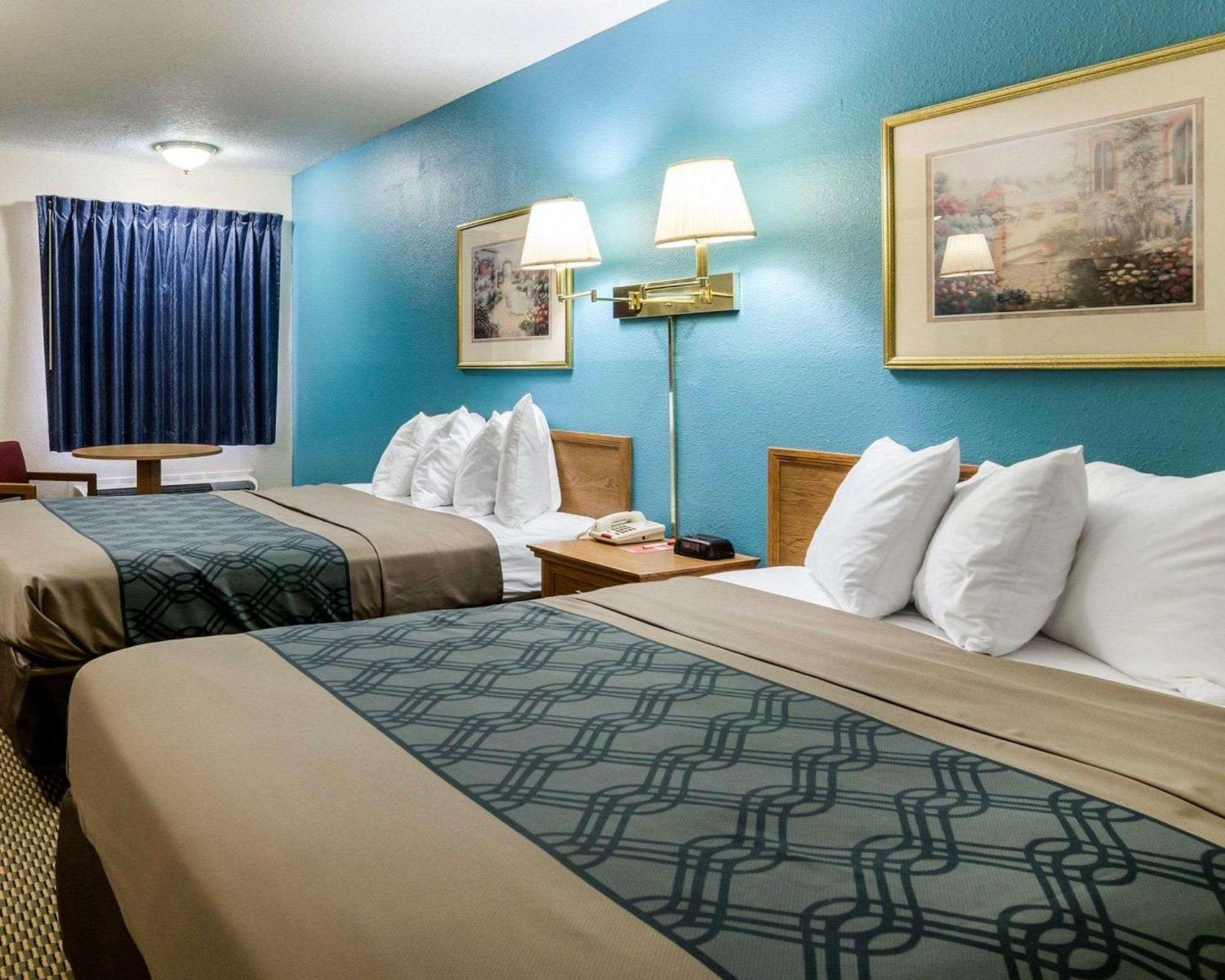 Econo Lodge University Лоренс Экстерьер фото