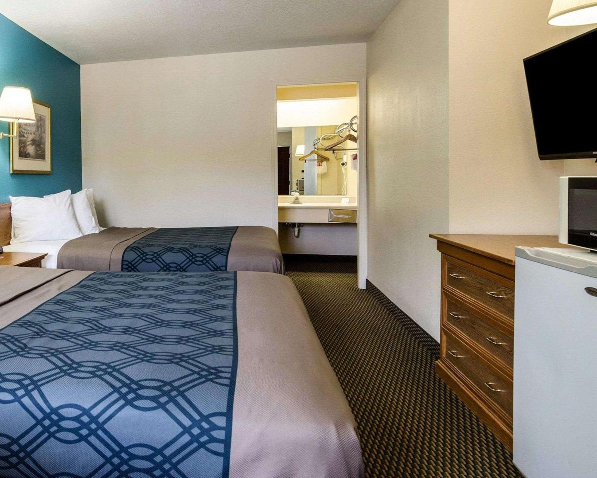Econo Lodge University Лоренс Экстерьер фото