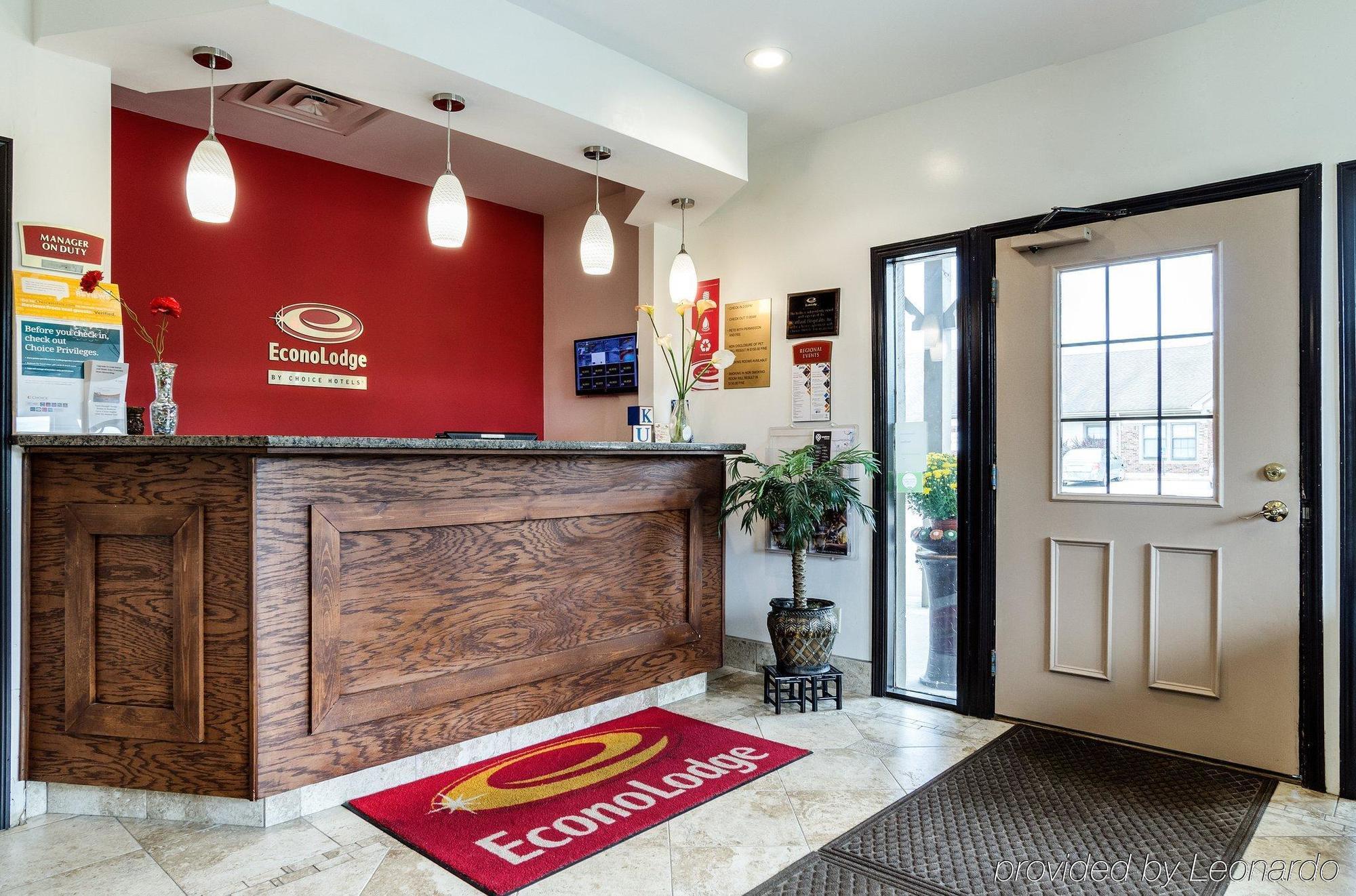 Econo Lodge University Лоренс Экстерьер фото