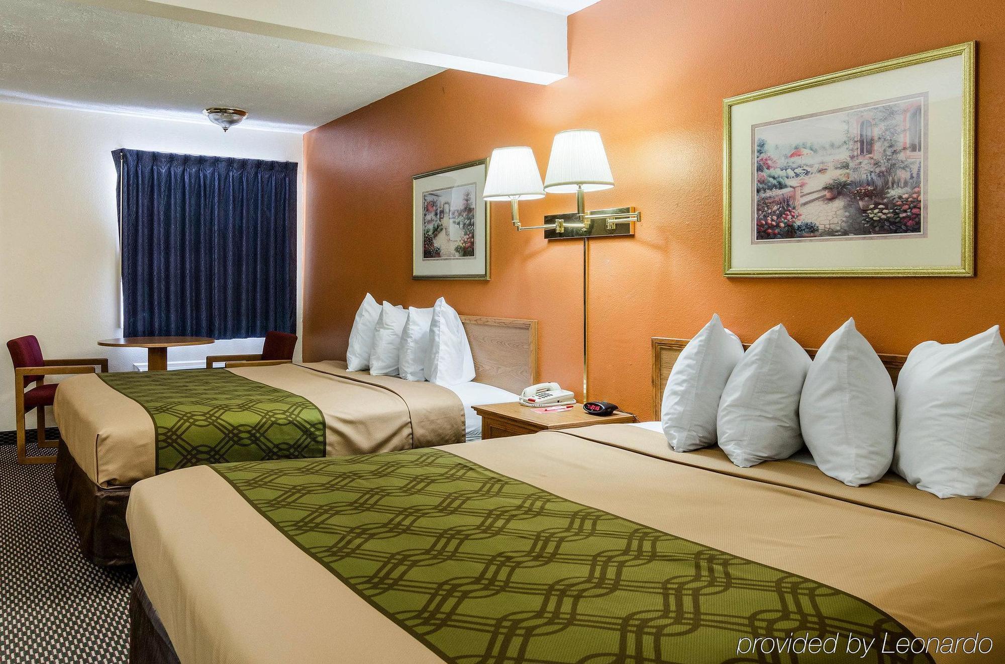 Econo Lodge University Лоренс Экстерьер фото