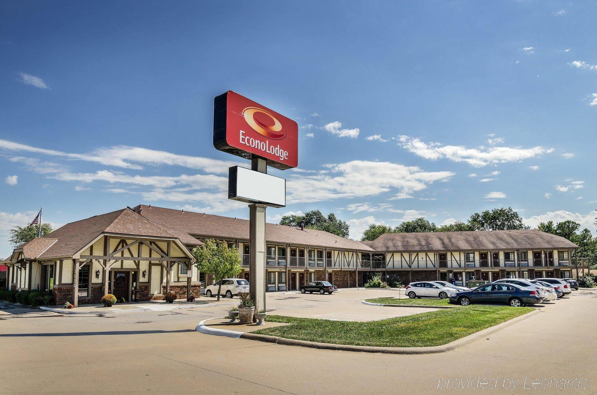 Econo Lodge University Лоренс Экстерьер фото