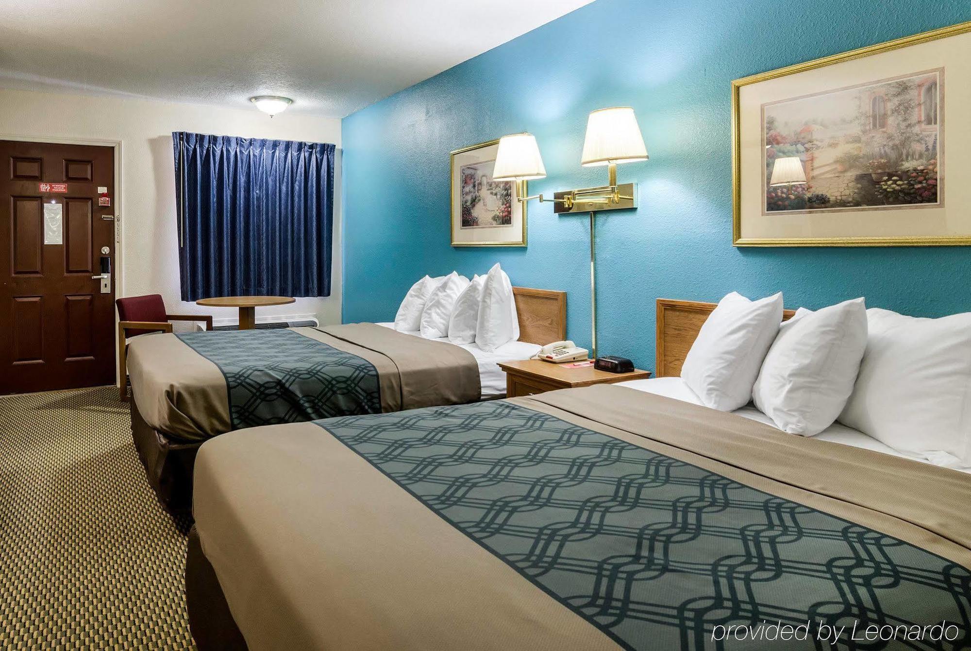 Econo Lodge University Лоренс Экстерьер фото