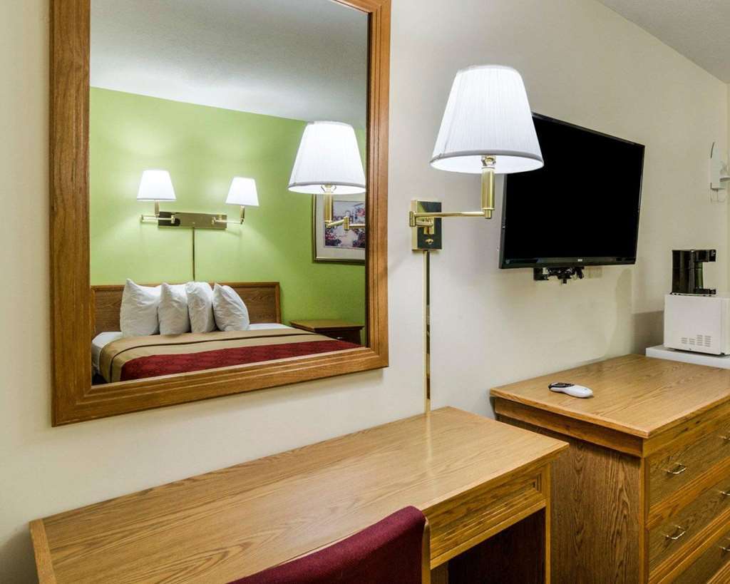 Econo Lodge University Лоренс Номер фото