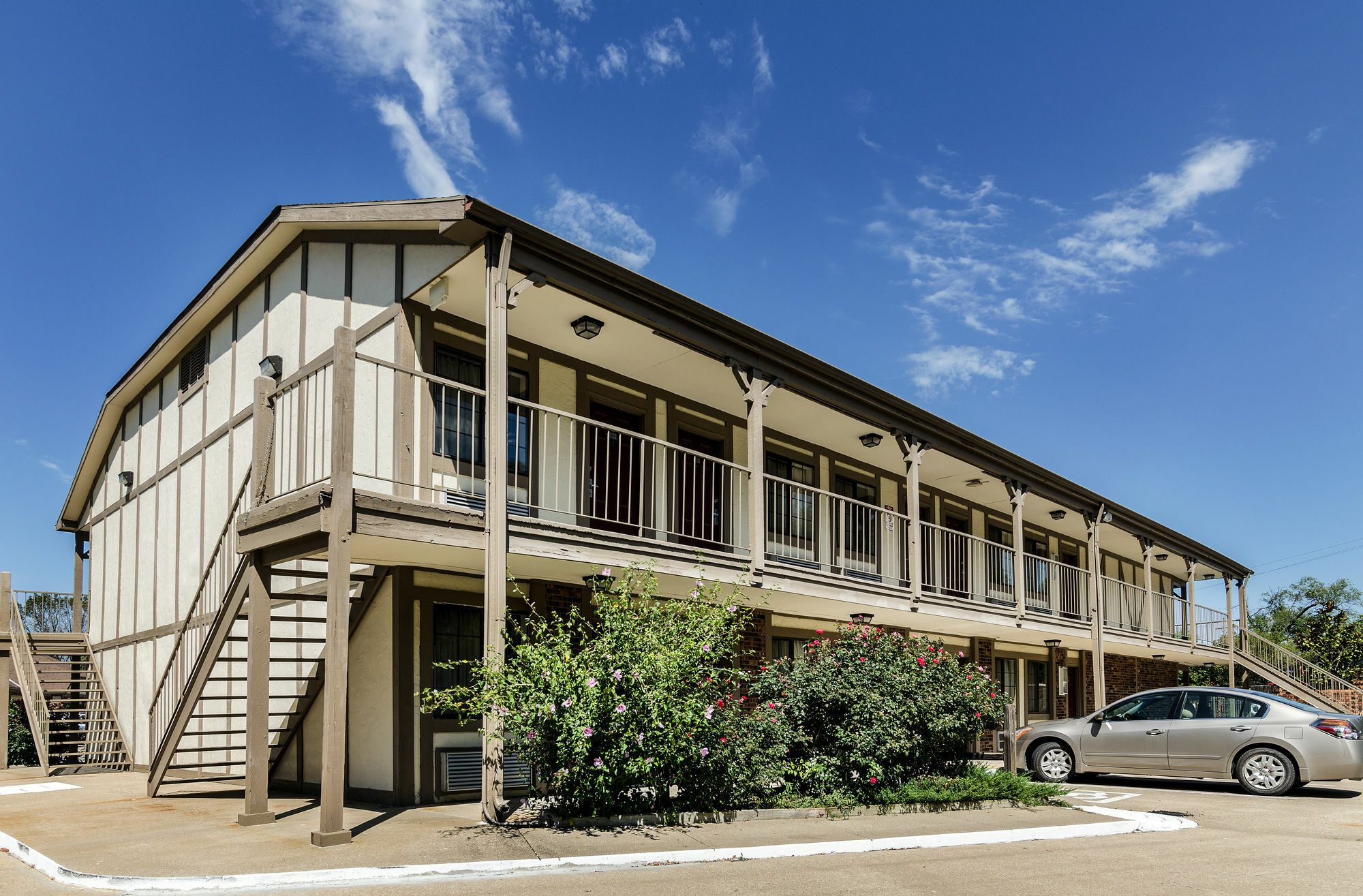 Econo Lodge University Лоренс Экстерьер фото