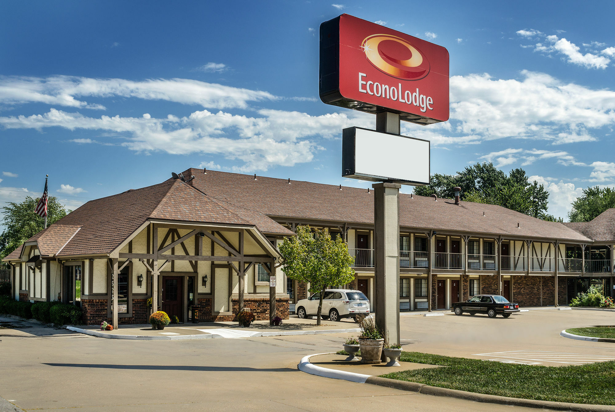 Econo Lodge University Лоренс Экстерьер фото